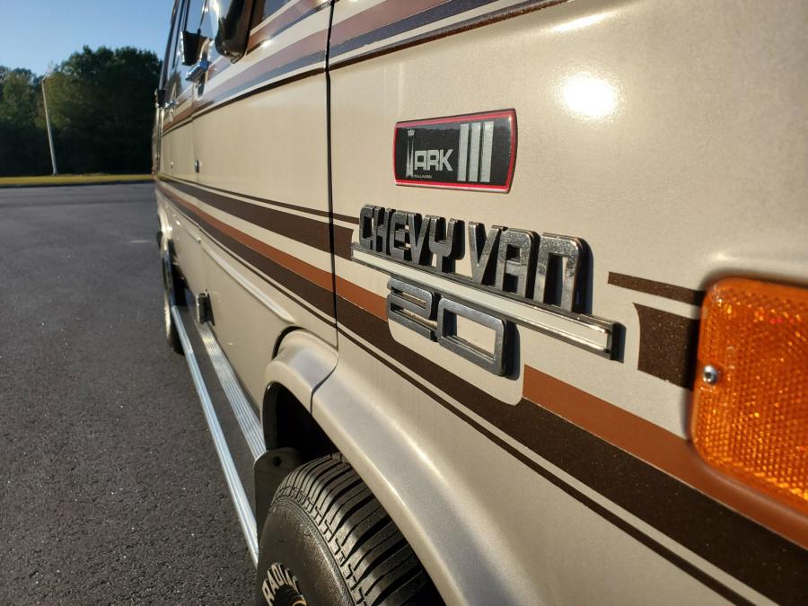 Детали экстерьера Chevrolet G20 Conversion Van  (CG21305) 1988 года  (фото 94 из 257)